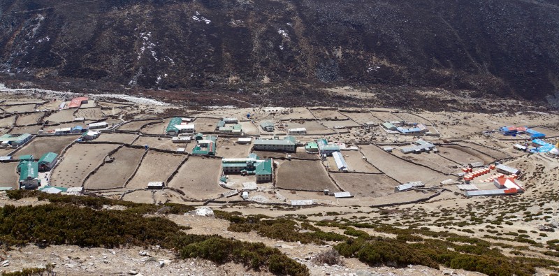 Dingboche from above. This village is separated from Pheriche by the medial moraine.
